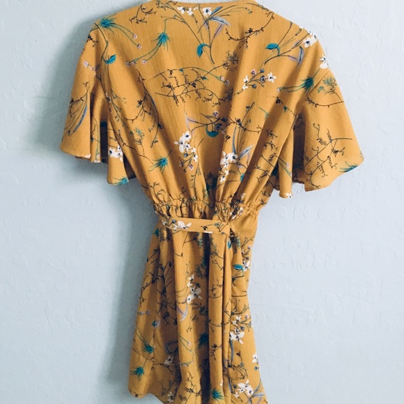 Yellow flowery aesthetic dress no brand fits sz ML - Picture 3 of 4